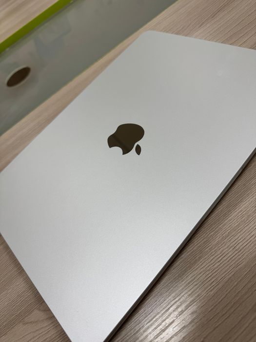 Ноутбук - Apple MacBook Air 13 (2022, M2)