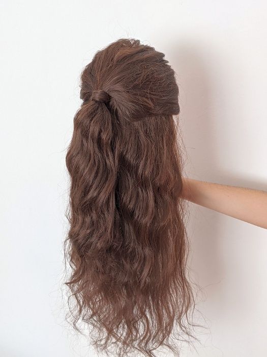 Фризьорска тренировъчна глава с ЕСТЕСТВЕНА коса 60см +стойка +аксесоар