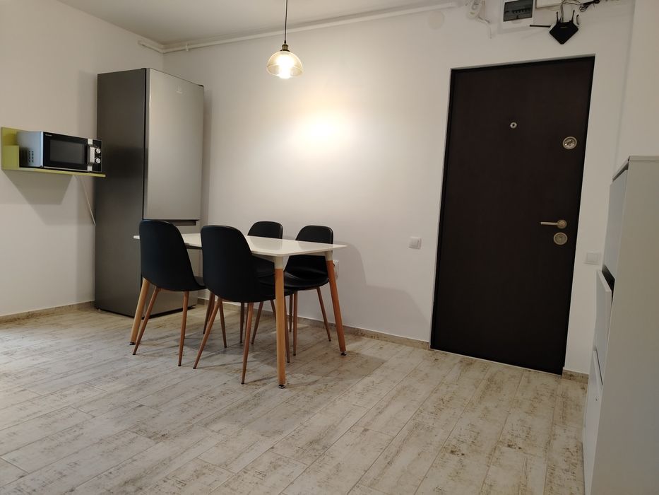 De vânzare apartament cu 2 camere,etaj 1/4,decomandat, amenajat modern, Vitrometan