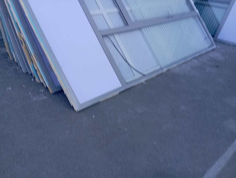 Әйнек есіктер сатылады