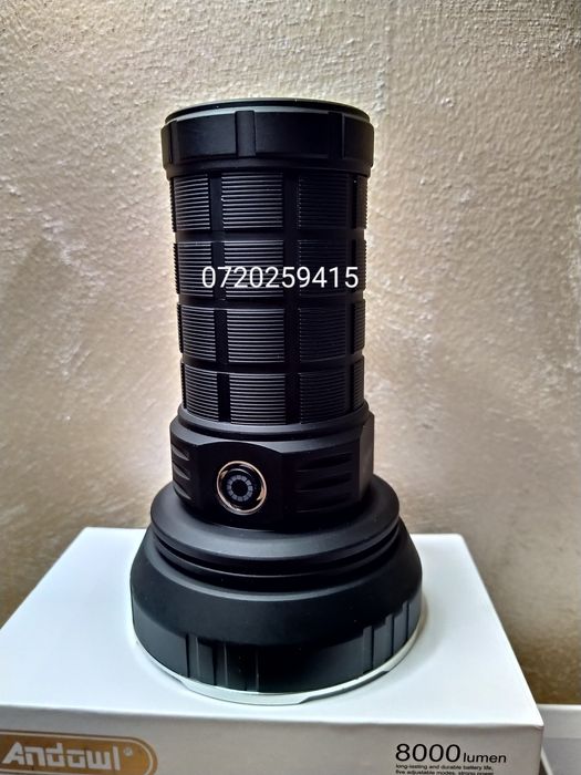Lanterna Profesionala de mare putere cu 55 LED-uri, 8000 de lumeni!