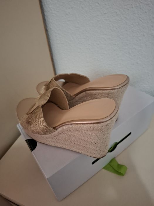 Елегантни чехли по 20€