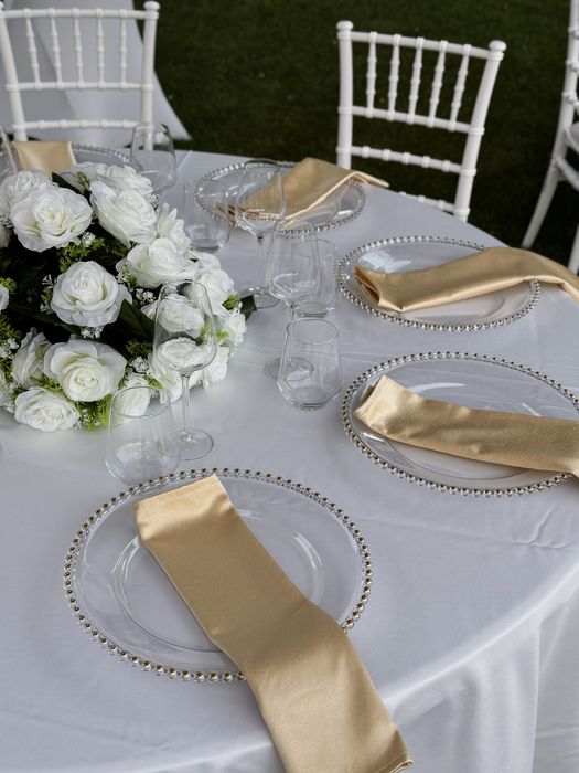 Închiriem mese, scaune, corturi, vesela, umbrele