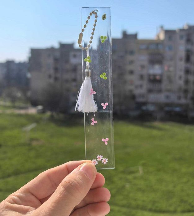 Книгоразделител от епоксидна смола