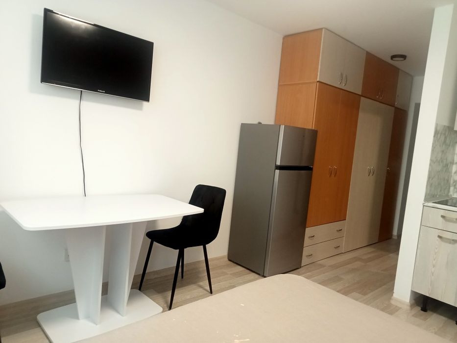 Închiriez garsonieră