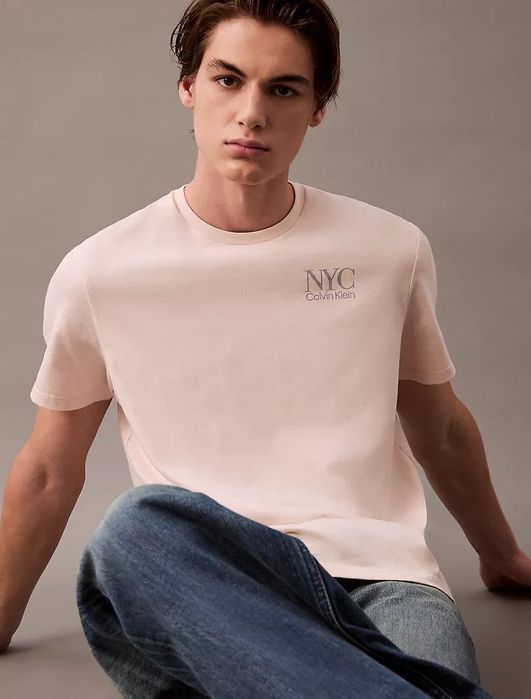 Футболка от Calvin Klein