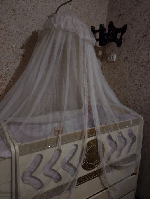 Детский кровать.