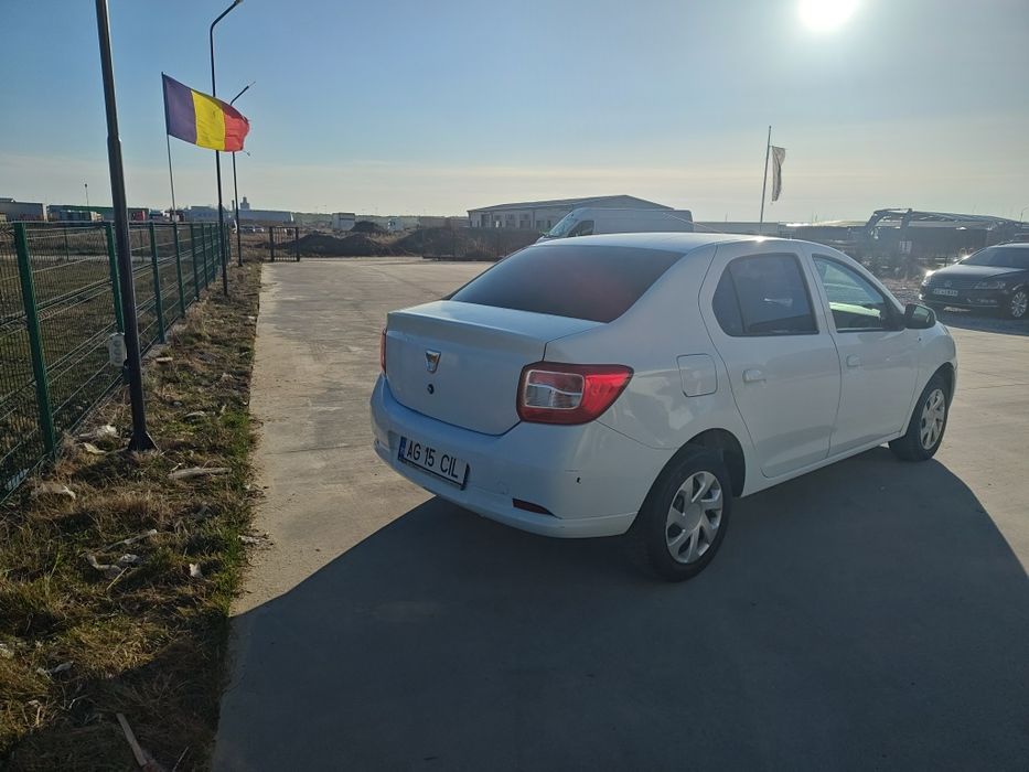 Vând Dacia Logan