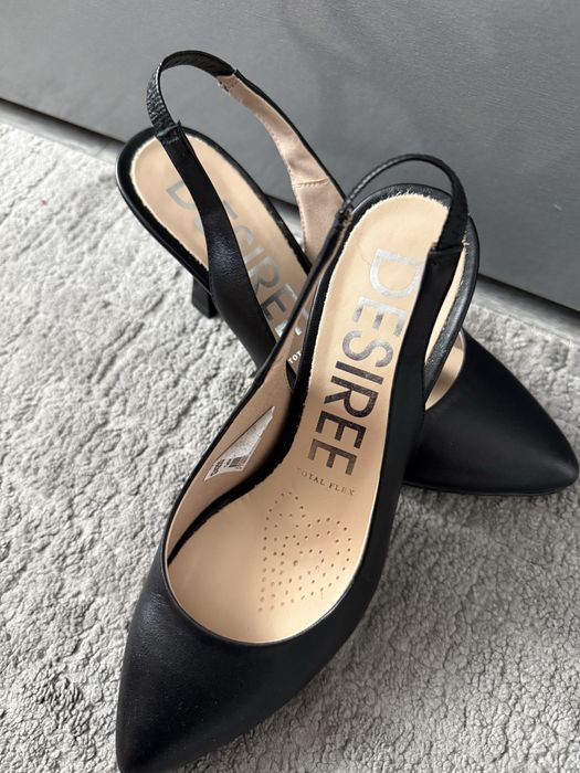 Pantofi cu toc , eleganti si comozi , purtati o singura data