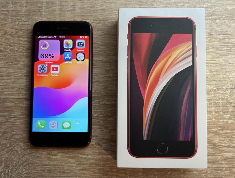 iPhone SE  - Red