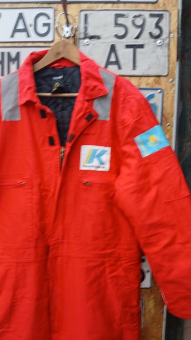 Продам зимний комбез, без капюшона.