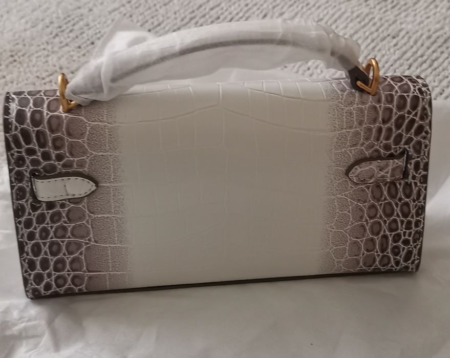 Нова, Малка дамска чантичка