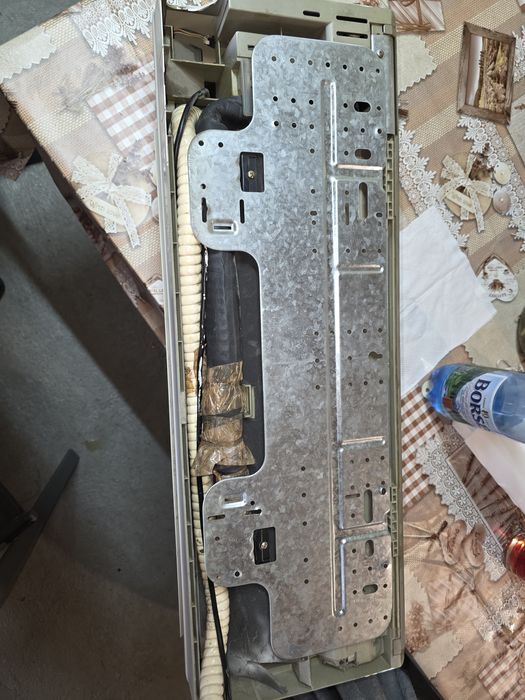 Vând Aer Conditionat 24000 BTU, cu 2 splitere.