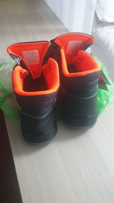 Продается спецобувь
