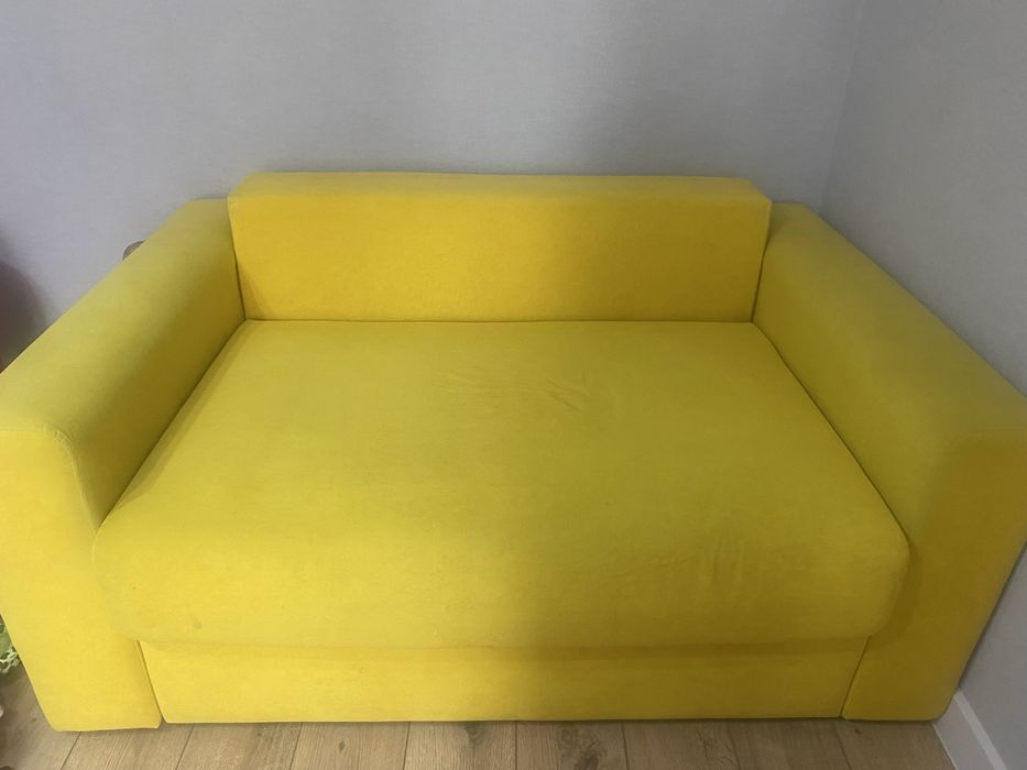 Диван  полуторка  яркий )