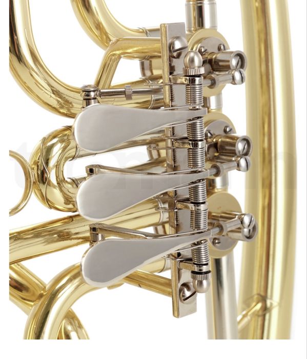 Продавам бас флигорна томан