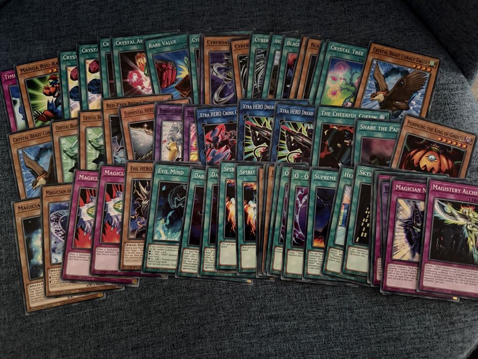yu gi oh кутия + 250 common cards