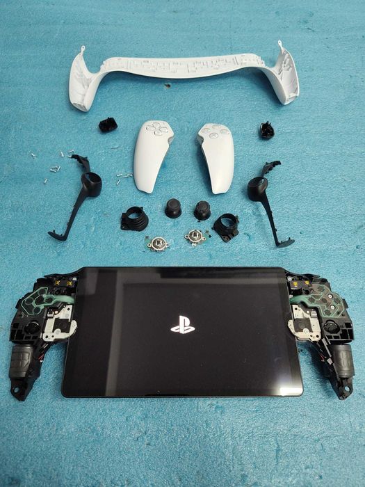 Curatare revizie laptop unitate PC Playstation ps5 ps4