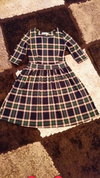 Платье в клетку модное