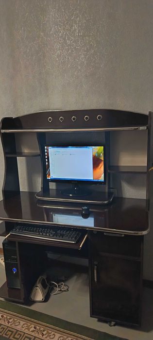 Настольный компьютер i3 с подставкой