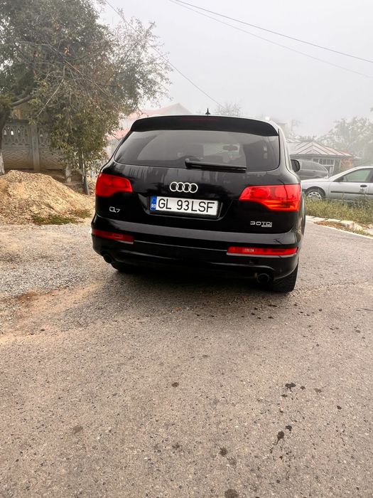 Audi Q7 7 locuri