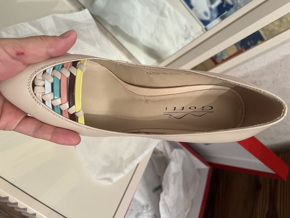 Продам туфли новые размер 34 , кожа