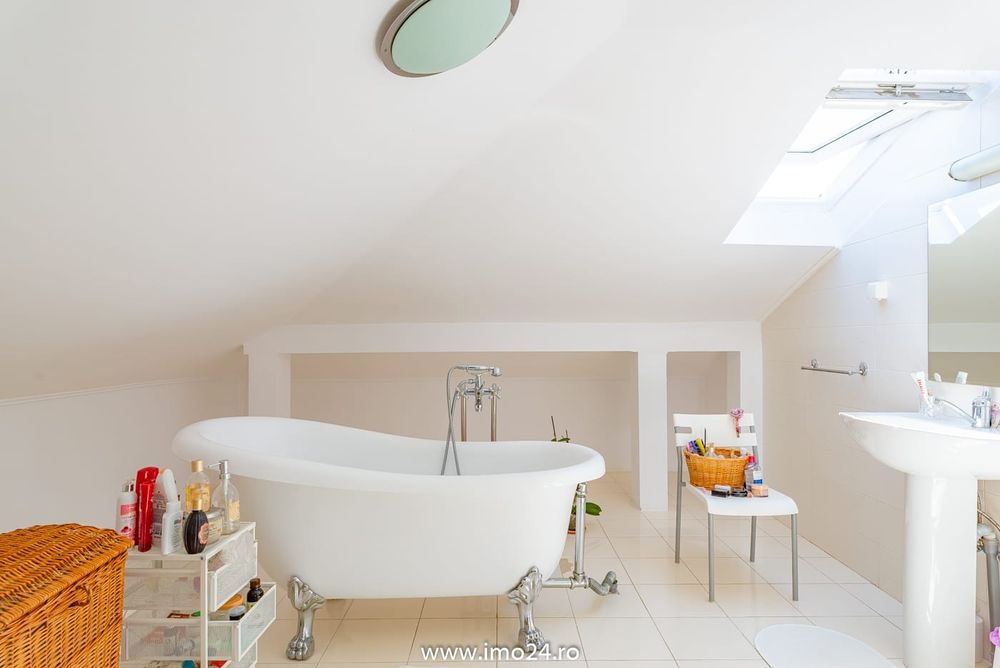 Apartament 4 camere, 204 mp + parcare, negociabil, rog seriozitate