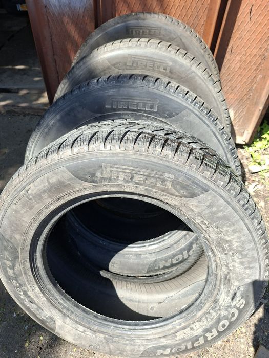 Продам шины. 235/65/17 пирелли