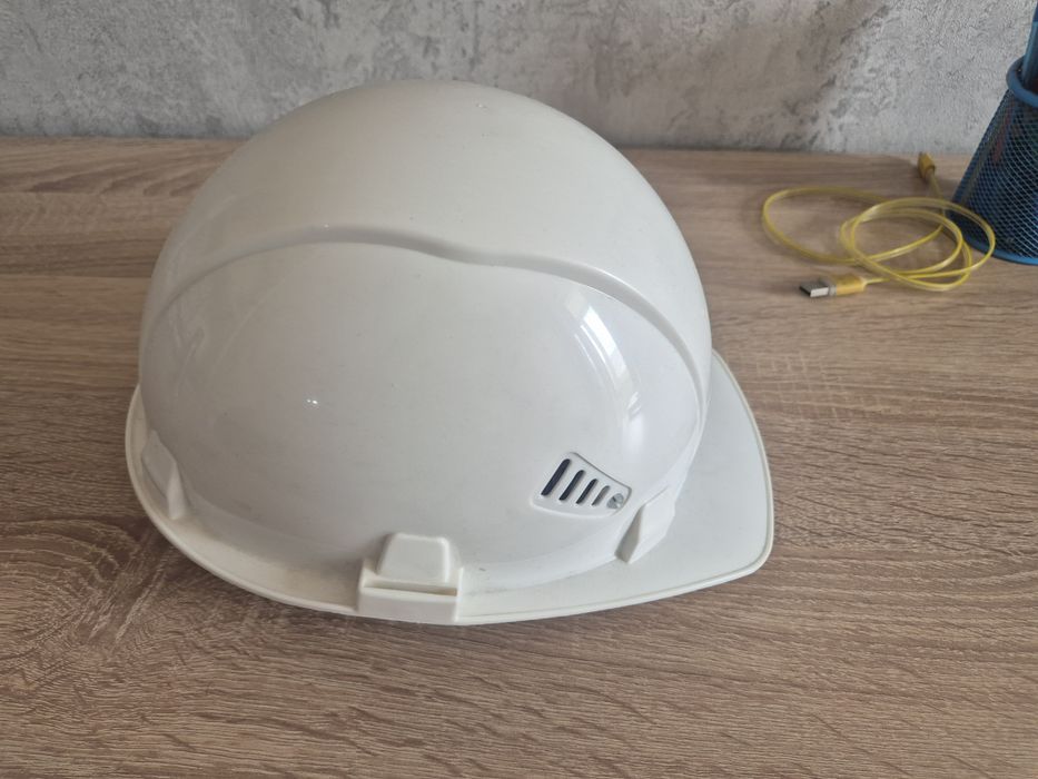 Продам каску защитную