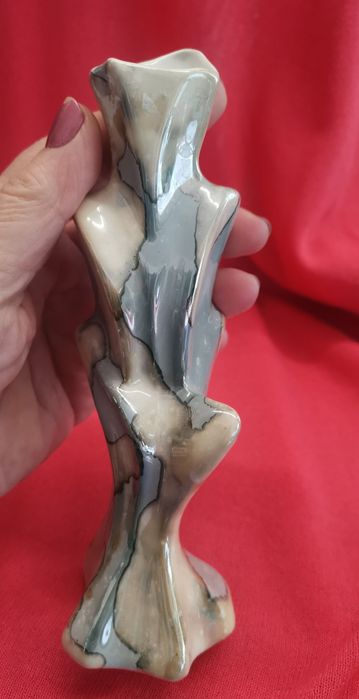 Две изящни вазички от рисуван порцелан