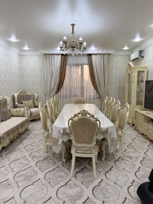 Стол со стульями