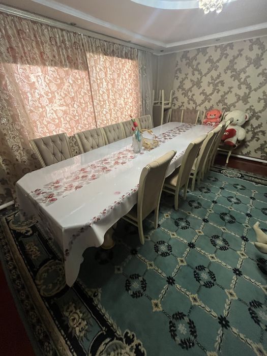 Гостевой стол.