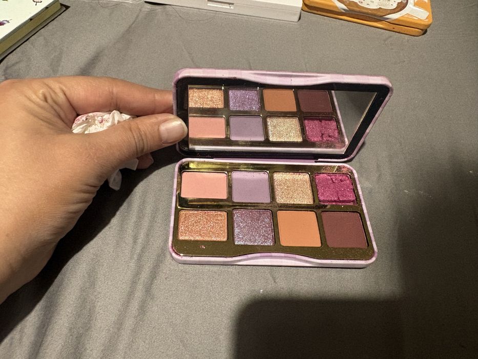 3 палитри Too Faced - в комплект