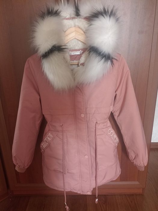Продам зимнии куртки для девочки