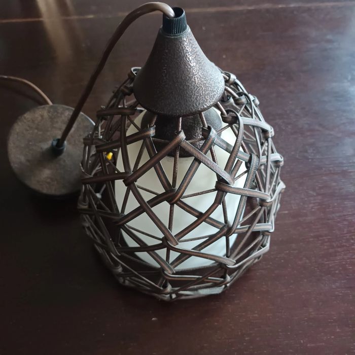 5. aplice de perete - 50 lei bc. sau 200 lei (5 bc)și 3 lustre 70 lei