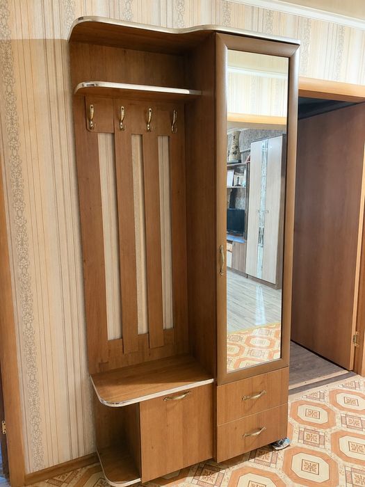 Продам прихожую.