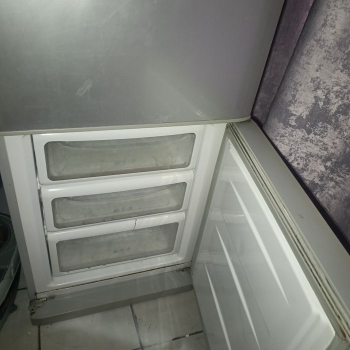 Продам холодильник элджи