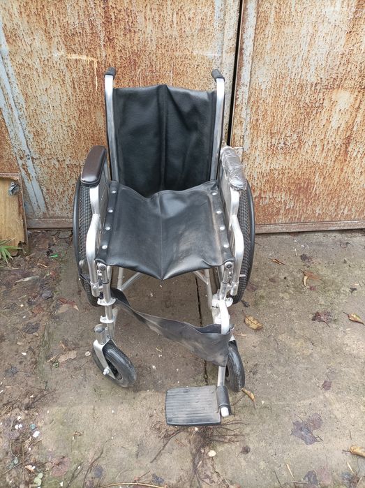 Продам инвалидную коляску