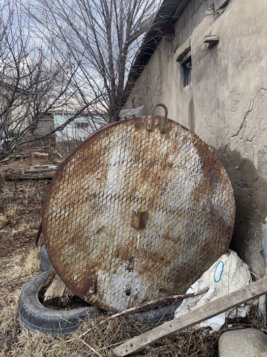 Прочная металлическая емкость б/у