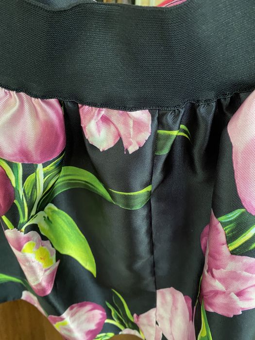 Официална пола за малка дама