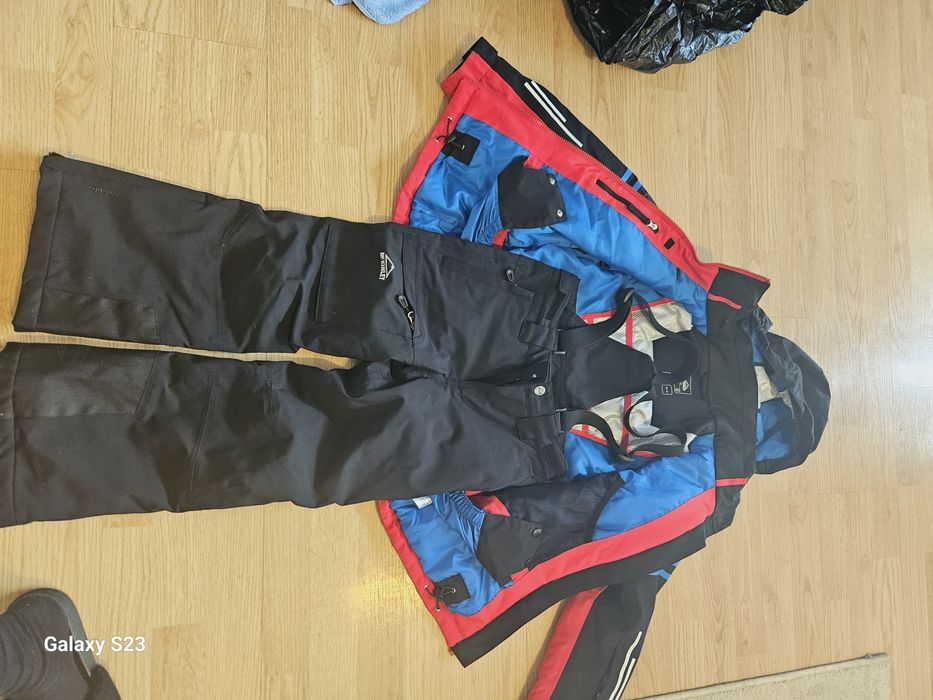 Costum Ski Waterproof .300 lei