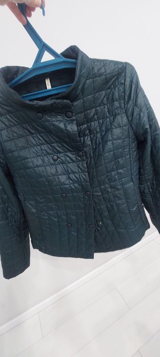 Продам легкую куртку Буттон