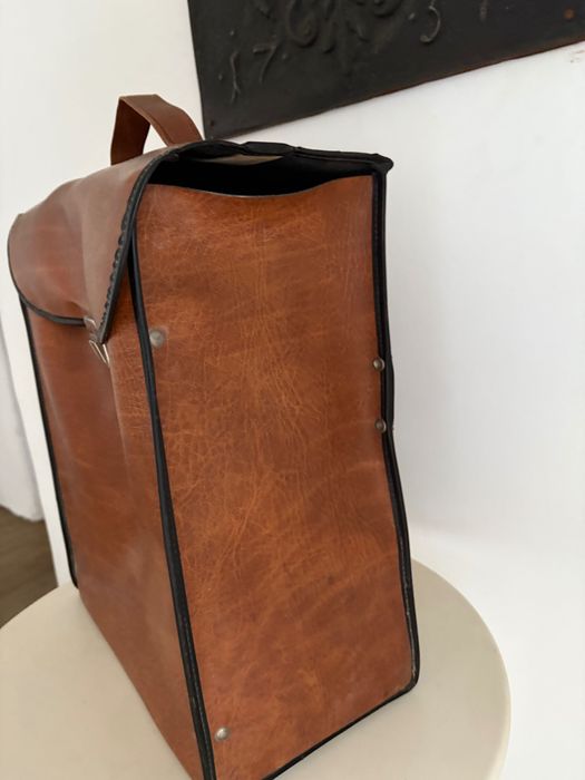 geanta valiza piele veterinar perioada comunista veche