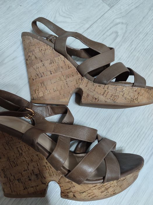 Кожаные босоножки 39 рр