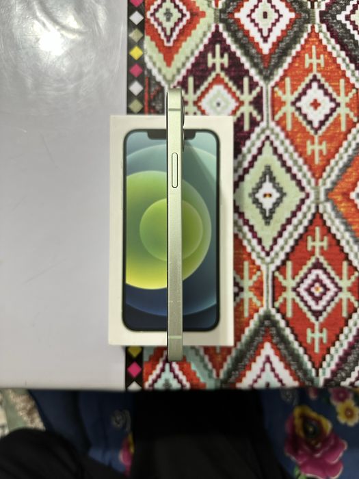 Продам айфон 12