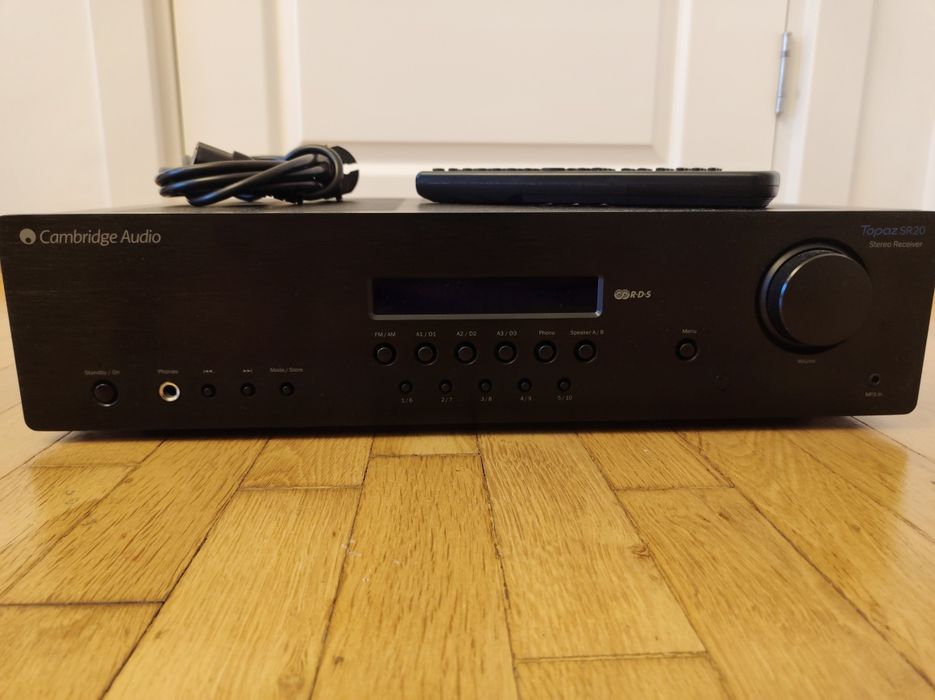 Cambridge Audio Topaz SR20, 100w/canal in 8 ohmi, optic,coaxial, sub out, tuner.