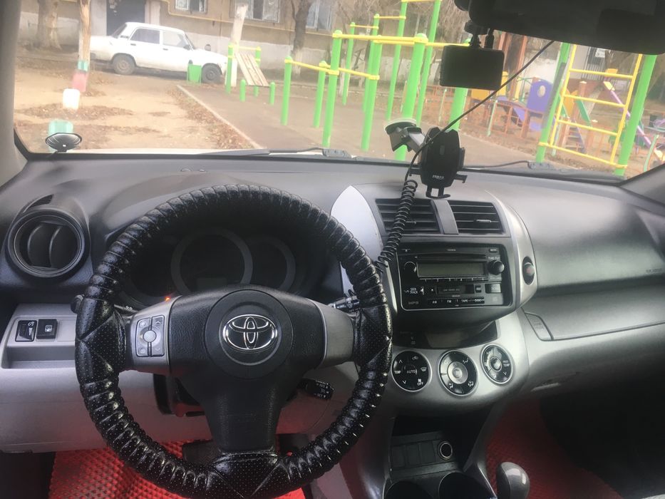Toyota RAV 4 2006 год