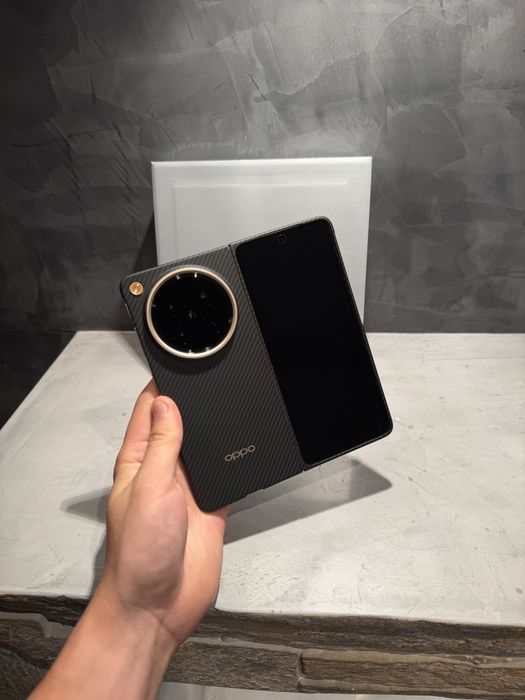 КАТО ЧИСТО НОВ OPPO Find N6 512 GB + подарък карбонов калъф