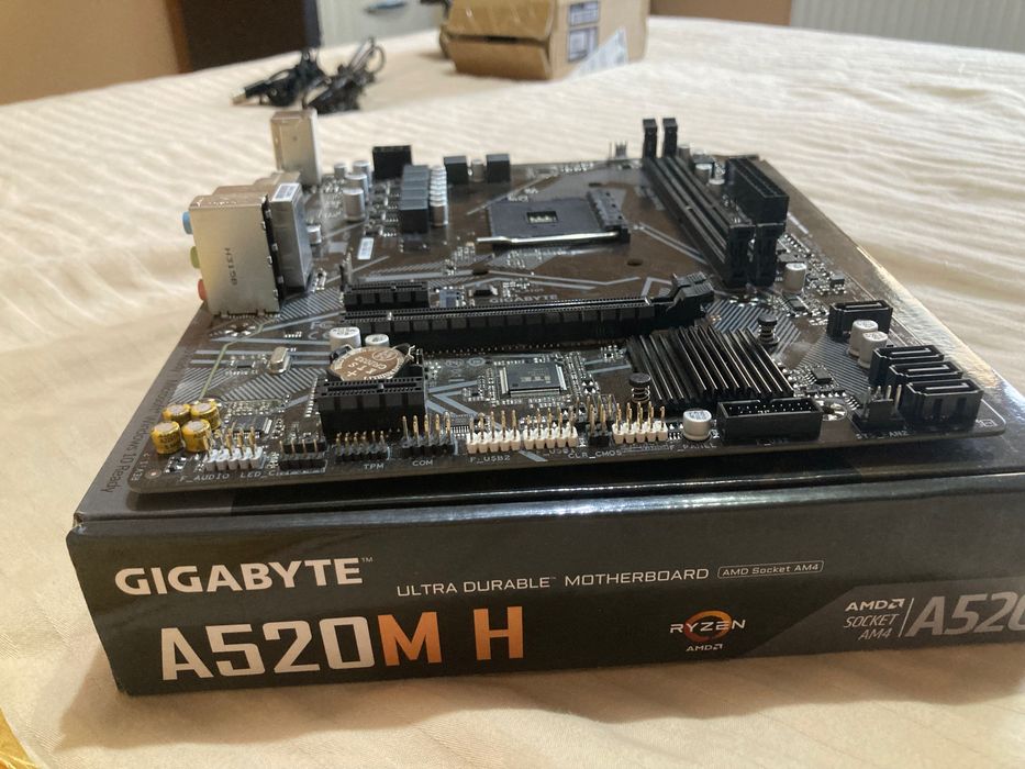 Vând placă de bază A520M H