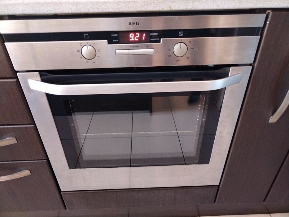 Фурна за вграждане AEG